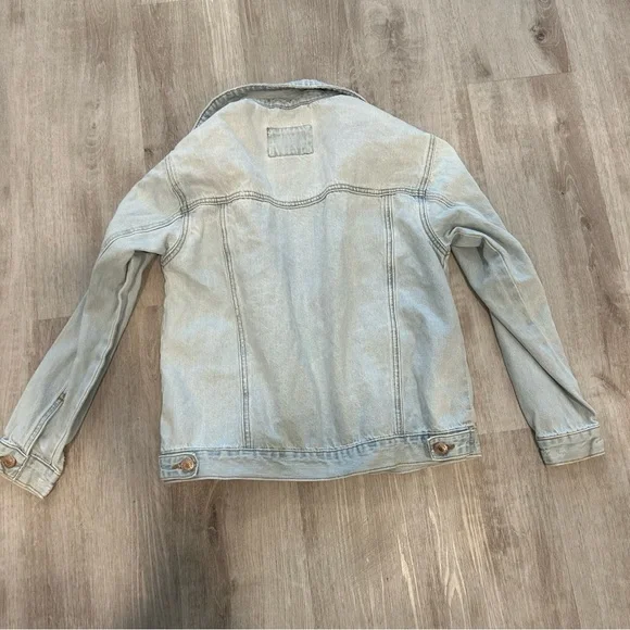 Light wash cotton denim jacket - Picture 2 of 4